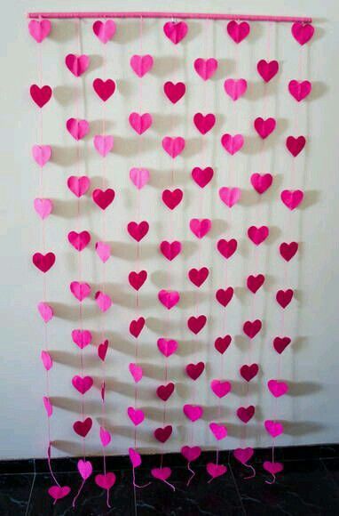 Decoration Vitrine, Valentinstag Party, Diy Valentine's Day Decorations, 강아지 그림, Diy Birthday Decorations, Creative Valentines, Classroom Valentine, Valentines Party, Paper Hearts