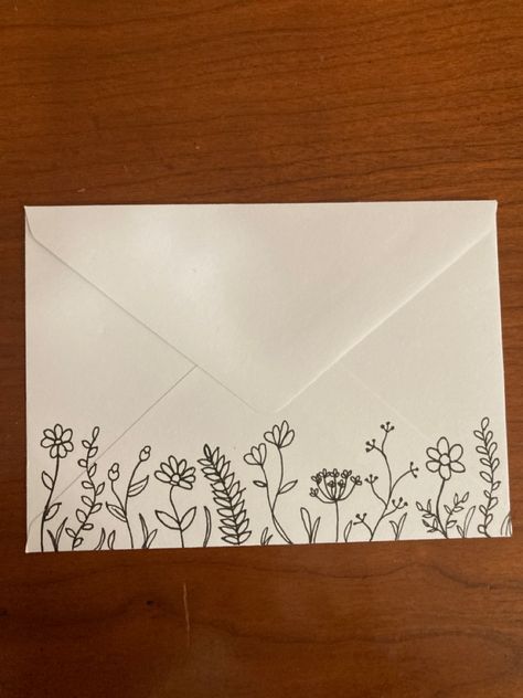 Diy Written Letters, Flower Envelope Art, Cute Ways To Decorate Envelopes, Romantic Letter Ideas, Design For Envelope Drawing, Wedding Envelope Art, Cute Ways To Decorate An Envelope, Drawing On Envelopes Ideas, Envelope Art Drawing Easy