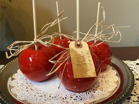 Diy Faux Candy, Faux Candy Apples, Caramel Apples Diy, Candy Apples Diy, Food Props Diy, Crafty Decorator, Candy Decorations Diy, Fall Fair, Diy Apple