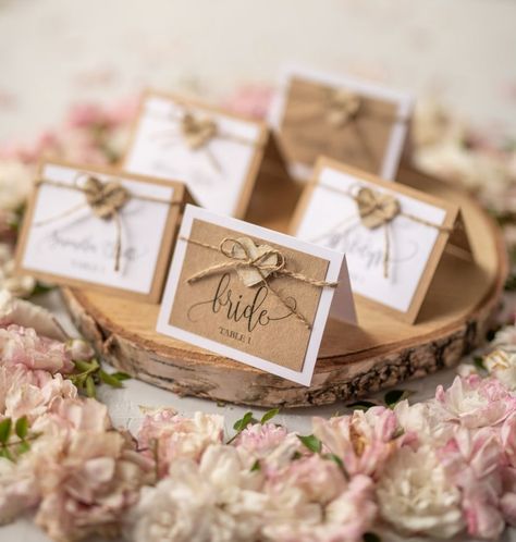 Boho Name Cards Wedding, Rustic Place Cards, Wedding Table Name Cards, Kraft Paper Wedding, Wedding Name Tags, Personalized Place Cards, Diy Wedding Table, Table Name Cards, Wedding Table Names