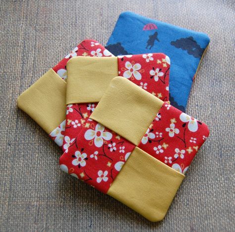 Sewing Coasters, Diy Fabric Coasters, Quilt Placemats, Cloth Coasters, Quilt Runners, Kain Linen, Quilted Coasters, Square Fabric, Mug Rug Patterns