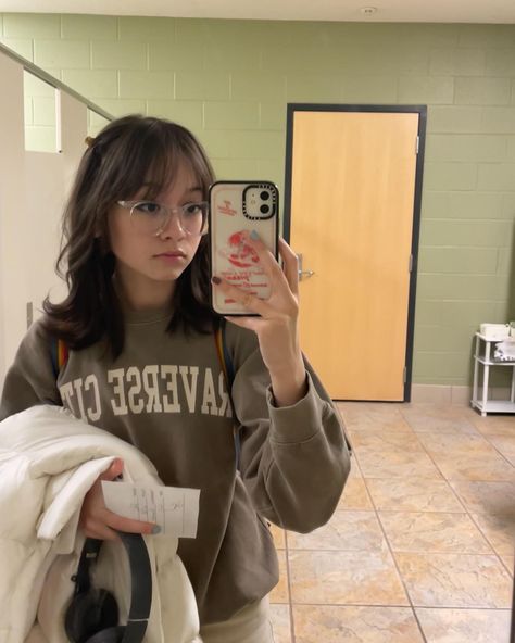 Short Bangs Hairstyles Aesthetic, Short Curtain Bangs With Wispy Bangs, Glasses Brunette Hair, Wispy Brunette Bangs, Bangs With Medium Hair And Glasses, Short Brown Curly Hair With Bangs, Short Brown Hair With Wispy Bangs, Wispy Fringe With Glasses, Whispy Front Bangs With Glasses