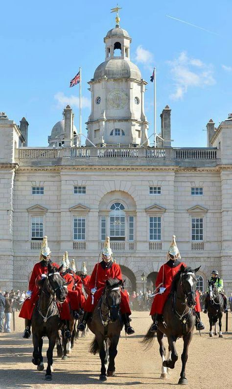 Horse Guards Parade, London Royal Horse Guards, Royal Guards, Black Charger, Queens Guard, British Army Uniform, Horse Guards Parade, Life Guard, Hms Victory, Horse Guards