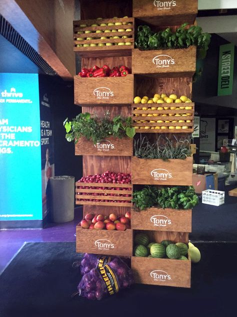 Juice Bar Design, Fruit And Veg Shop, Produce Displays, Impact Design, Vegetable Stand, Vegetable Shop, Grocery Store Design, Supermarket Design, Lavender Rosemary