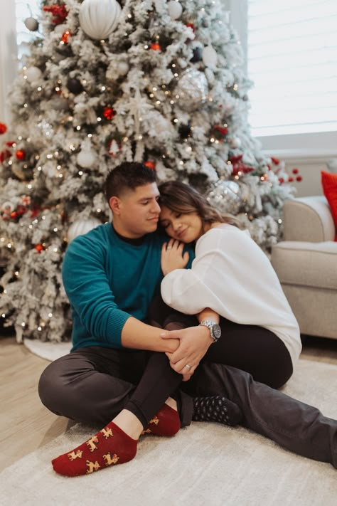 Christmas Pjs Couple Picture Ideas, Christmas Photo Poses Couples, Couple Christmas Tree Photos Indoor, Christmas Photoshoot Ideas Couples, Funny Couples Christmas Photos, Christmas Tree Couple Pictures Indoor, Family Christmas Tree Pictures, Christmas Tree Couple Pictures, Cute Couple Christmas Pictures