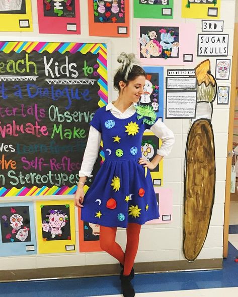 Mrs Frizzle Costume, Ms Frizzle Costume, Miss Frizzle Costume, Storybook Character Costumes, Creative Halloween Costumes Diy, Easy Halloween Costumes For Women, Book Character Day, Ms Frizzle, Teacher Halloween Costumes