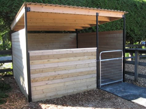 Horse Pallet Shelter, Cow Enclosure Ideas, Horse Sheds Shelters, Horse Enclosures, Cow Shelter Ideas, Cow Enclosure, Goat Enclosure Ideas, 4 Stall Horse Barn Plans, Horse Shelter Plans