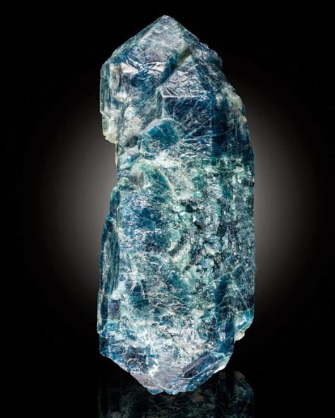 Apatite Crystal, Geode Jewelry, Quartz Rock, Material Things, Blue Stones, Rocks Crystals, Gemstones And Crystals, Gems And Crystals, Gemstones Crystals