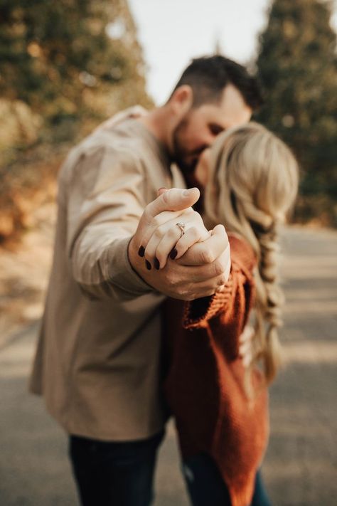 Engagement Shoots Poses, Shaver Lake, Engagement Announcement Photos, Shooting Couple, Lake Engagement Photos, Creative Engagement Photo, Fall Engagement Pictures, Lake Engagement, Engagement Photography Poses