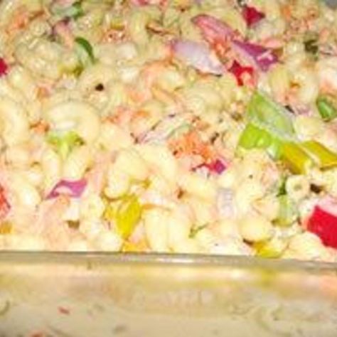 Mom's Best Macaroni Salad Best Macaroni Salad Recipe, Salad Formula, Pickled Cucumber Salad, Salad Macaroni, Best Macaroni Salad, Macaroni Salad Recipe, Macaroni Pasta, Pickle Butter, Sweet Pickles