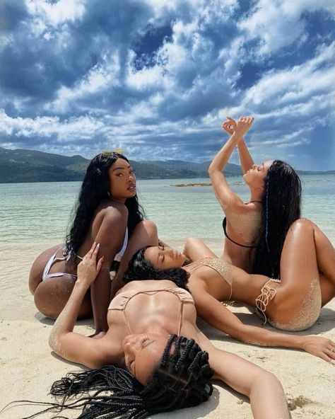 Look Kylie Jenner, Friend Vacation, Summer Picture Poses, Girls Vacation, Vacation Mood, Best Friends Aesthetic, Cute Friend Photos, Best Friend Goals, Friend Photoshoot