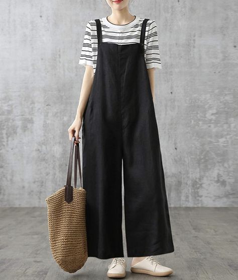 Baggy Jumpsuit Outfit, Outfits Blanco, Overalls Baggy, Baggy Overalls, Baggy Jumpsuit, Tight Tank Top, Wide Leg Jumpsuits, Pants Overalls, Fashion Muslim