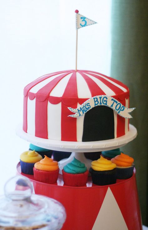 Carnival Cake, Circus Cakes, Carnival Cakes, Vintage Circus Party, Happy 3rd Birthday, Circus Cake, Circus Carnival Party, Circus Theme Party, Kids Carnival