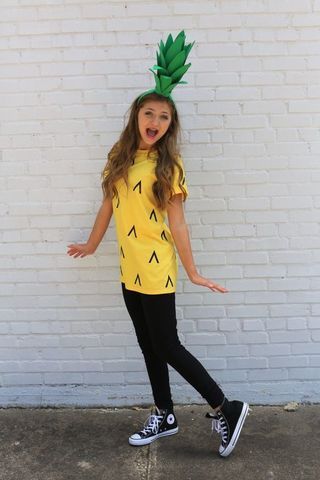 Modest Halloween Costumes For Women, Pineapple Costume Diy, Kamri Noel, Modest Halloween Costumes, Food Halloween Costumes, Pineapple Costume, Meme Costume, Halloween Camping, Kostum Halloween