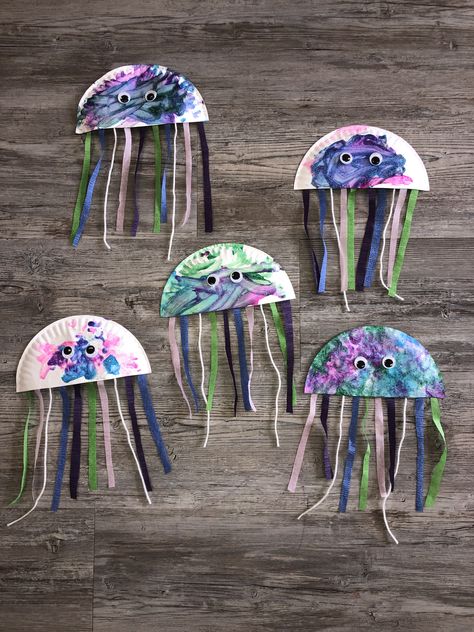 Easy toddler jellyfish art Preschool Jellyfish Activities, Jellyfish Art Preschool, Jellyfish Crafts For Toddlers, Jellyfish Art For Kids, Preschool Jellyfish, Jelly Fish Craft, Fish Mask, Jellyfish Craft, Jellyfish Art