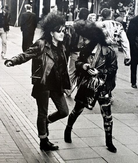 #goth #tradgoth #postpunk Dark Siders, Estilo Punk Rock, 80s Goth, Dark Wave, 80s Punk, Goth Subculture, Goth Look, Punk Rocker