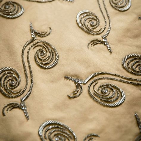 Sequence Work Embroidery, Zardosi Embroidery, Tambour Beading, Haute Couture Embroidery, Embroidery On Kurtis, Beadwork Embroidery, Kurti Embroidery Design, Hand Embroidery Videos, Couture Embroidery