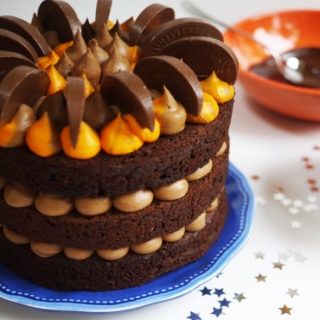 Orange Layer Cake Recipe, Terrys Chocolate Orange Cake, Orange Layer Cake, Orange Cake Easy, Chocolate Orange Cake, Orange Buttercream, Terry's Chocolate Orange, Orange Chocolate Cake, Orange Cake Recipe