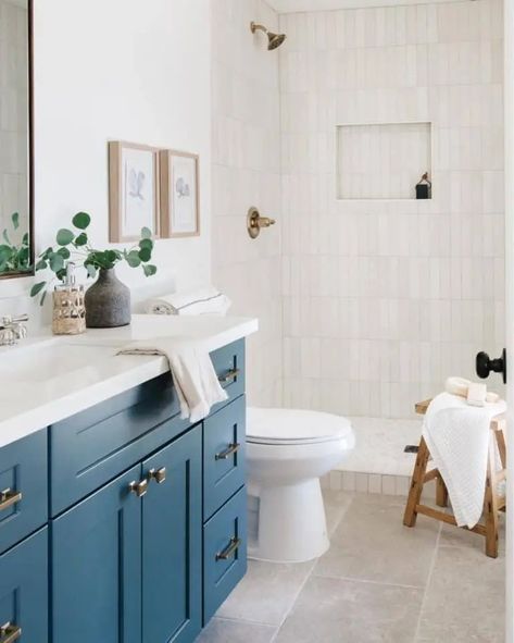 15 Vertical Tile Shower Ideas That Will Transform a Bathroom Bathroom Ideas Blue And White, Blue Bathroom Tile Ideas, Vertical Shower Tile, Small Coastal Bathroom Ideas, Small Coastal Bathroom, White Bathroom Inspiration, Blue Bathroom Paint, Coastal Bathroom Ideas, Blue Bathroom Ideas