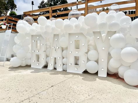 Gender Reveal || He or She || Baby Peralta ☁️🫧 • Welcome to the Gender Reveal of Baby Peralta 05.26.24 ☁️ Felicidades a los papás 🤍 Muchas Gracias @yesiigzmn 🫶🏻 #revealgender #genderreveal #genderrevealparty #decorationgenderrevealparty #revelaciondesexo #revealgenderparty #revealgenderparty💗💙 #babygirl #babyboy #heorshe #heorshereveal #partyreveal All White Gender Reveal Party Decor, Gender Reveal White Theme, All White Gender Reveal, All White Gender Reveal Party, White Gender Reveal Party, White Gender Reveal, Classy Gender Reveal, Classy Gender Reveal Party, Simple Gender Reveal