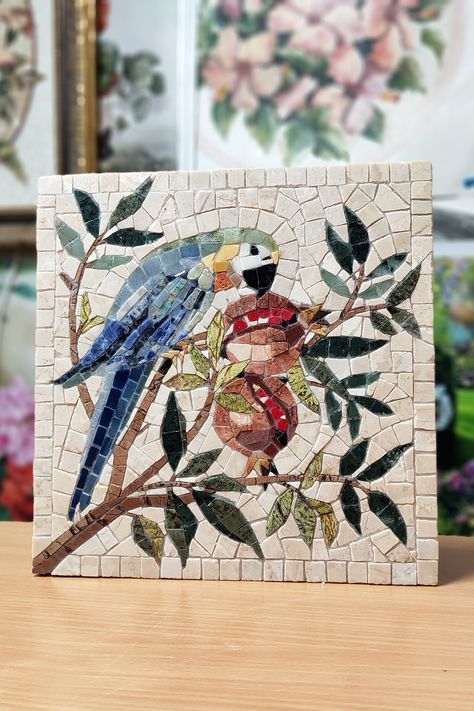 Art Diorama, Bordados Tambour, Mosaic Home, Parrot Painting, Mosaic Art Diy, Mosaic Birds, Roman Mosaic, Mosaic Art Projects, Mosaic Tile Art