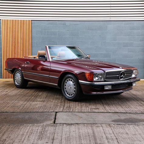 The Mercedes Benz 560SL, a symbol of luxury, has been seen with many celebrities. Its elegance and style make it a timeless classic. Want more classic gems? Follow us and explore our profile to find your dream car. #MercedesBenz #ClassicCars #CelebrityCars #mercedes #vintagecars Mercedes Pagoda, Celebrity Cars, Mercedes Sl, Mercedes Benz Classic, Fall 24, Classy Cars, A Symbol, Dream Car, Timeless Classic