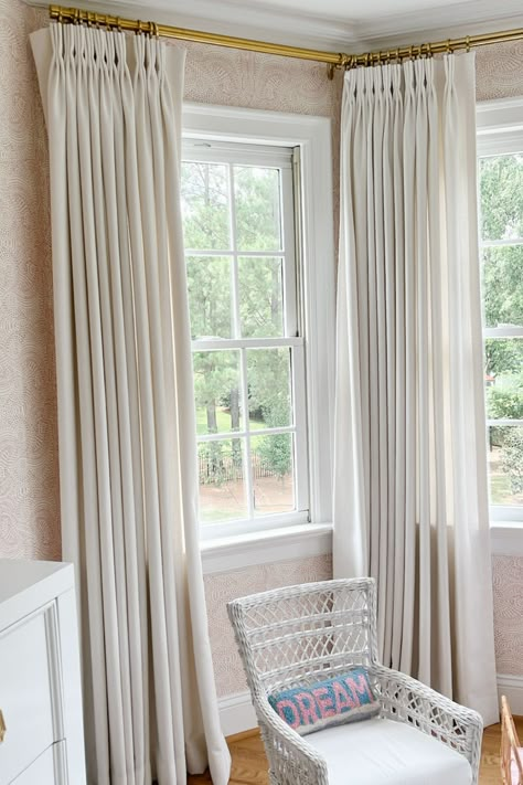 Corner Window Curtain Rods, Curtain Rod For Corner Window, Curtain Rod Bay Window, Corner Drapery Ideas, Corner Window Drapes, Drapes For Corner Windows, Window Treatments For Corner Windows, Corner Window Treatments Living Room, One Curtain Rod Two Windows