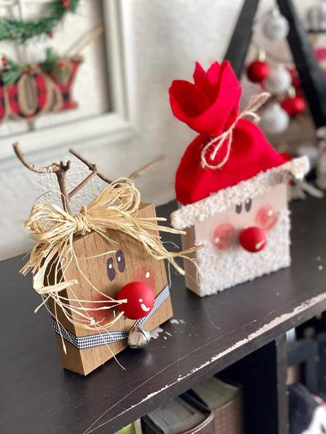 Block Santa Wooden, Diy 4x4 Wood Projects Christmas, 2 X 2 Wood Projects, Santa Diy Decorations, Small Wood Block Crafts, Santa Decorations Diy Ideas, Wood Xmas Crafts, Wood Christmas Diy, 2x4 Crafts Diy