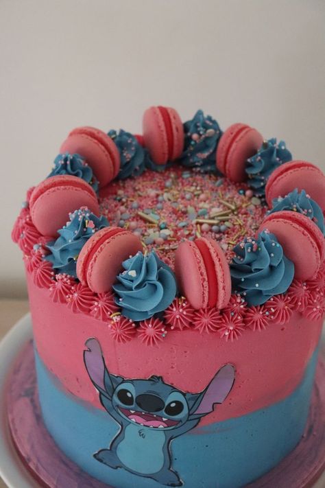 Stitch Macarons, Stitch Gender Reveal Cake, Macaron Cake Decoration, Stitch Cake Design, Stitch Birthday Cake Ideas, Stitch And Angel Cake, Stitch Birthday Party Ideas, Stitch Cakes, Cake Stitch