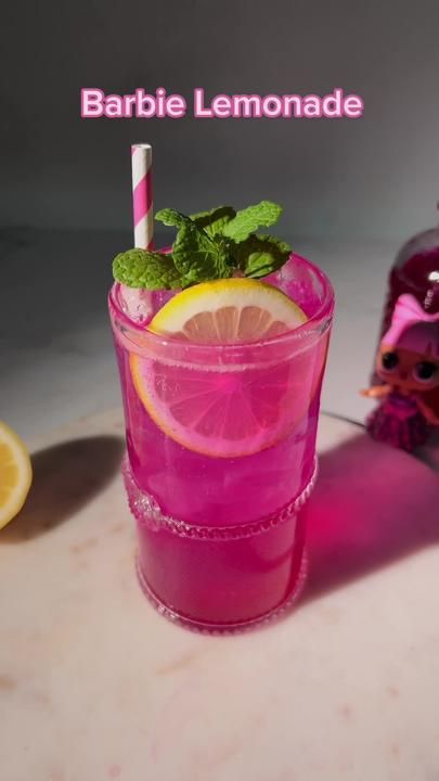 Barbie Lemonade, Resep Koktail, Fun Drink Recipe, Iced Drinks Recipes, Resep Smoothie, Coffee Guide, Drink Recipes Nonalcoholic, Yummy Alcoholic Drinks, Refreshing Drinks Recipes