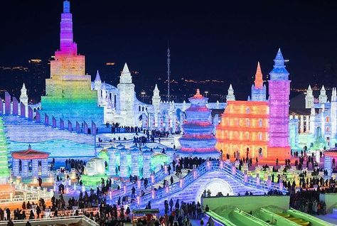 These 24 Breathtaking Photos From Harbin Snow And Ice Festival Will Make You Wanderlust Albuquerque Balloon Festival, Up Helly Aa, Coldest Place On Earth, Snow Festival, Ice Shop, Fire Festival, Snow Theme, Snow Sculptures, Cold Weather Activities