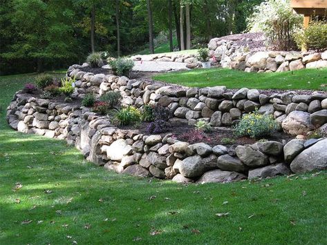 Retaining Rock Wall Ideas for a Sloped Yard - Happy Haute Home Free Landscape Design Software, Free Landscape Design, Landscape Ideas Front Yard Curb Appeal, Backyard Retaining Walls, Landscape Design Software, Rock Retaining Wall, Sloped Backyard Landscaping, Earth Landscape, Sloped Yard