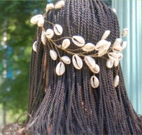 Cowrie Shell Headpiece Shell Headpiece, Afro Jewelry, Aesthetic Surgeon, Cowrie Shell Jewelry, Afrocentric Jewelry, Mode Punk, African Accessories, Loc Jewelry, Natural Hair Inspiration