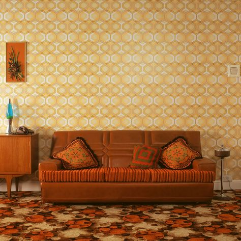 Psychedelic: '70s Decor Is Making a Major Comeback 1970s Living Room, 1970s Decor, 70s Interior, Retro Interior Design, 70s Home, 1970s Style, 70s Decor, 70s Home Decor, Retro Interior