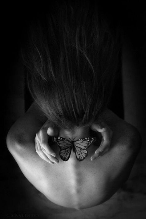 Body Photography, Butterfly Effect, Black And White Portraits, Dark Photography, Portrait Inspiration, Artistic Photography, Butterfly Art, Photography Women, A Butterfly