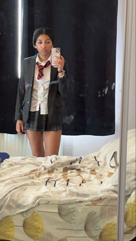 British School Uniform Aesthetic, Scottish School Uniform, School Uniform Uk, British School Uniform, British Girl, British School, British Uniforms, Model School, School Picture