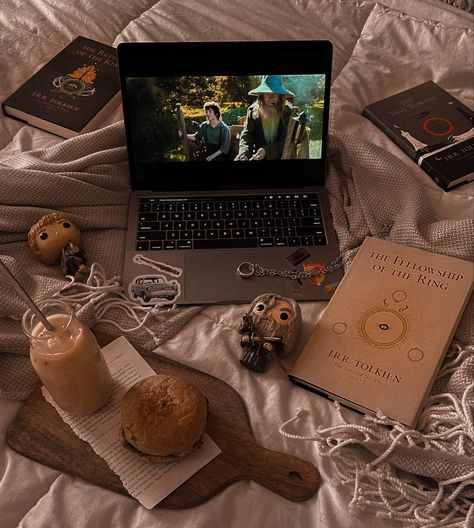 Night Movies Aesthetic, Watch A Movie Aesthetic, Watching Aesthetic Tv, Amal Core Aesthetic, No Time Aesthetic, Watching Movie Astethics, Hobby Watching Movie, Lord Of The Rings Night, Ciara Core Aesthetics