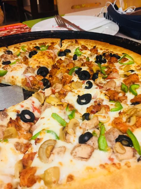 Pizza Party# California Pizza California Pizza, Snapchat Picture, Pizza Party, Vegetable Pizza, Snapchat, Pizza, California, Quick Saves, Pizzas