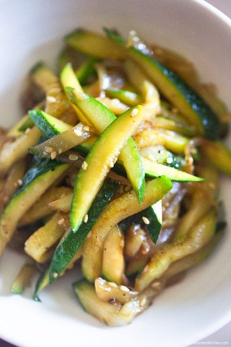 Make Korean zucchini stir fry with my easy-to-follow recipe! Whether you're using Aehobak (summer squash) or regular zucchini, this dish is packed with flavors and perfect for any Korean meal. Korean Squash Recipes, Korean Zucchini Side Dishes, Asian Squash Recipe, Korean Summer Food, Asian Zucchini Recipes, Pork Zucchini Stir Fry, Elimination Diet Food List, Korean Zucchini, Zucchini And Onions