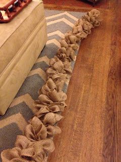 Southern DIY Diary: Burlap garland.. How-to! Box Noel, Do It Yourself Decoration, Diy Para A Casa, Diy Diary, Burlap Garland, Burlap Projects, Burlap Crafts, Burlap Christmas, Burlap Ribbon