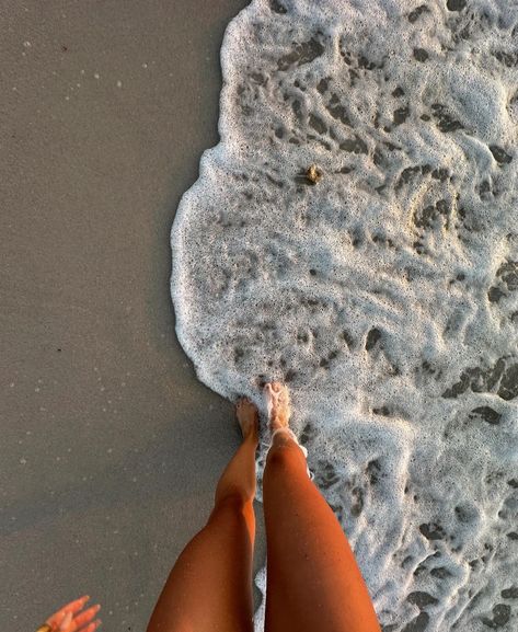 Vacay Pics Aesthetic, Vacay Aesthetic Photos, Beach Holiday Photo Ideas, Aesthetic Holiday Pics, First Instagram Post Ideas Aesthetic, Beach Pictures Day Time, Beach Living Aesthetic, Holiday Asthetic Picture, Sea Inspo Pics