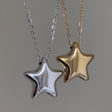 "Puffed Big Star Necklace in Gold & Silver ✨✨ Fully stainless steel & tarnish proof! (18k gold plated) 17.5\" with an extender for adjustability!  oval link chain style featuring a puffed star pendant 🤍 pendants are just under 1\"! Handmade with love!" Star Jewelry Necklace, Chunky Star Necklace, Silver Star Necklace, Icon Jewelry, Jewelry Star, Star Necklace Silver, Star Necklace Gold, Dope Jewelry, Classy Jewelry