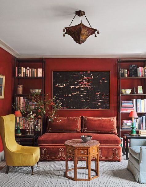 Veere Grenney - ELLE DECOR Veere Grenney, Red Living Room, Red Living, London Townhouse, Blue Armchair, London House, House Garden, Drawing Room, Elle Decor