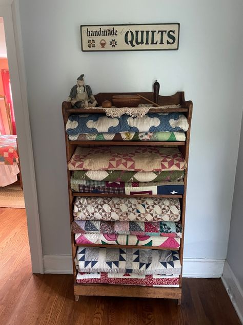 Quilt Display Cabinets, Displaying Vintage Quilts, Quilt Market Booth Display Ideas, Displaying Quilts On Wall, Quilt Storage Ideas Display, Quilt Display Cabinet, How To Display Quilts, How To Display Quilts In Your Home, Diy Quilt Storage