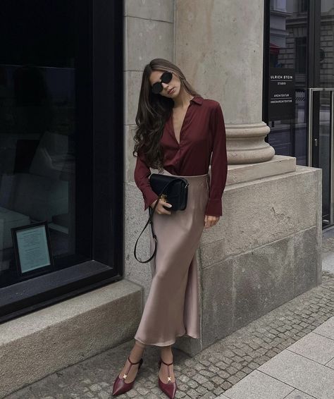 Blouse And Skirt Outfit Formal, Skirt Office Style, Formal Skirt Outfit, Satin Skirt Outfit Classy, Lady Outfit, Satin Outfits, Satin Skirt Outfit, Lawyer Fashion, Thanksgiving Fashion