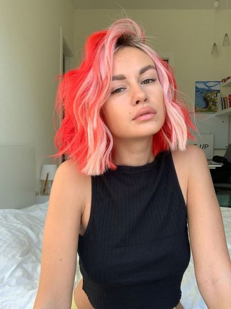 Rainbow Hair Underneath, Rainbow Hair Highlights, Color Block Hair, Peachy Blush, Summer Hair Color Ideas, Bob Hair Color, Split Dyed Hair, Mom Cut, Peach Tones