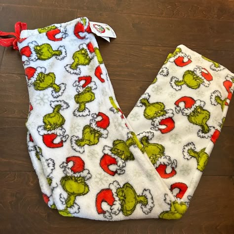 Grinch Pajama Pants, Preppy Christmas Outfit, Grinch Pajamas, Christmas Pj Pants, Cute Christmas Pajamas, Grinch Stuff, Plush Pajama Pants, Christmas Wallpaper Iphone Cute, Cute Christmas Ideas