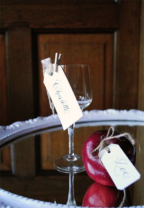 Wine glasses with name tag Wine Glass Name Tags, Easter Wine Glasses, Wine Glass Tags, Elegant Names, Wine Tags, Diy Tags, Bbq Party, Custom Wine, Place Names