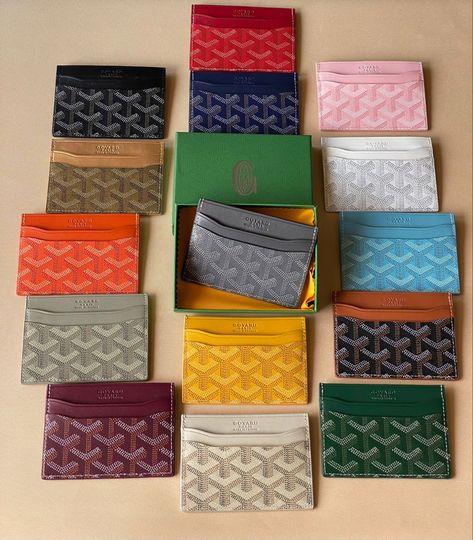 Goyard Men, Goyard Luggage, Goyard Card Holder, Craft Closet Organization, Mens Accessories Vintage, Travel Presents, Goyard Wallet, Classy Outfits Men, Album Art Design