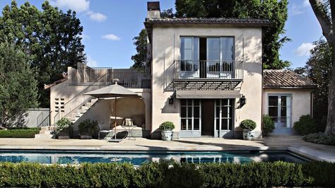 William Hefner. Lovely modern French home exterior with white stucco, gray shingles, pool and sliding gray doors. Colonial Pool House, French Home Exterior, Modern French Home, William Hefner, Limestone Patio, French Patio, House With Balcony, Stucco Homes, Stucco Exterior